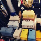 🌈 De la couleur avec la nouvelle co' @tommyhilfiger !

Disponible en boutique & bientôt sur notre e-shop

#saintbrieuc #centreville #bretagne #cotesdarmor #boutique #shopping #shoppingaddict #happy #junior #look #tommyhilfiger #sweat